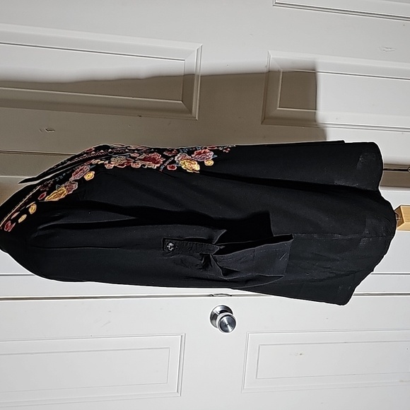 Enbrodery. Black blouse size medium by Solitaire. Tab sleeves. - Picture 6 of 10
